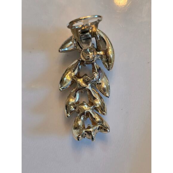 Vintage Gold Tone Leaf Clip-On Earrings With Light Blue Rhinestones - Picture 10 of 11